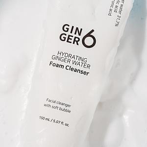 Espuma limpiadora diaria nutritiva e hidratante con acción de burbujas, con agua de jengibre y ácido hialurónico para piel sensible con tendencia al acné. - Product Image 4