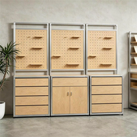 Vitrine Commerciale Autoportante Birch Marine Board, Hauteur 210 cm, 3 Niveaux, Fonction Suspendue, Présentoirs Modulables