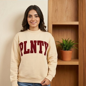 Sweat-shirt à col rond pour femme, couleur crème, avec impression de lettres rouges PLNTY, coupe classique, en coton tricoté, pour l'automne - Product Image 1