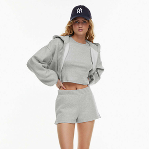 Shorts en molleton de coton épais personnalisables avec logo pour femme – Coupe ample, taille haute, style streetwear, idéal pour la gym et la détente - Product Image 4