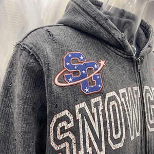 เสื้อฮู้ดซิปครอปทรงโอเวอร์ไซส์ Snowgrace ดีไซน์ขาดๆ แต่งกระเป๋าหน้า พร้อมโลโก้ เสื้อผ้าลำลองสำหรับผู้ชาย ใส่ได้ในช่วงฤดูใบไม้ร่วง - Product Image 6