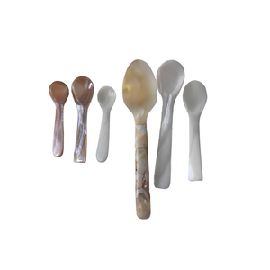 Cuillère artisanale vietnamienne en nacre avec manche en coquille de nautilus pour servir des desserts, la décoration de la maison et les collections de cadeaux - Product Image 2