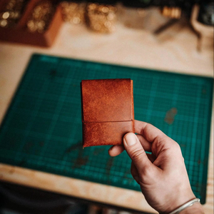 Portefeuille en cuir sans couture de qualité supérieure pour hommes, design minimaliste découpé au laser, protection RFID, porte-cartes fin LSSW-0035 - Product Image 1