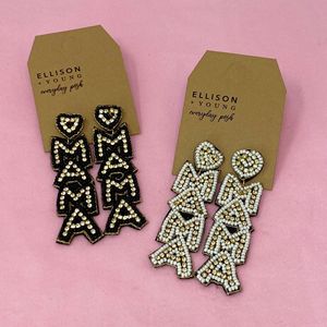 Orecchini pendenti Mama con dettagli in perline, accessorio di moda - Product Image 4