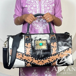 Bolso de Hombro de Cuero Genuino de Vaca al por Mayor, Estilo Western con Conchos Turquesa, Bolso de Viaje para Mujer - Product Image 1