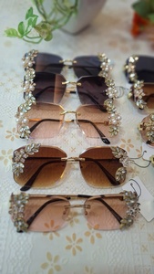 Lunettes de soleil de créateur pour mariage, cadeaux pour demoiselles d'honneur, avec fleurs et strass, embellissements, lunettes fantaisie pour l'équipe de la mariée - Product Image 3
