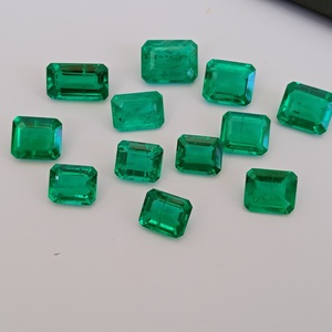 พลอยมรกตสีเขียวธรรมชาติทรงแปดเหลี่ยม รับรองโดย IGI ผลิตด้วยมือโดยนักออกแบบ สำหรับทำเครื่องประดับ จี้ สร้อยคอ - Product Image 2