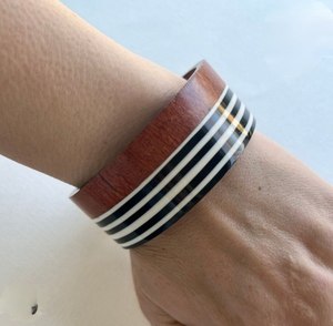 Bracelet en bois et résine de haute qualité, bijoux décontractés pour fêtes, cadeau d'anniversaire et de mariage pour filles au meilleur prix - Product Image 1