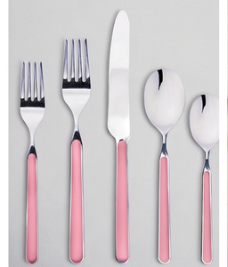Ensemble de couverts en acier inoxydable avec finition miroir et manche rose, idéal pour les dîners, les réceptions et une utilisation élégante sur la table. - Product Image 1