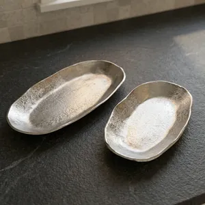 Bandeja de Servir Ovalada Larga de Aluminio Plateado, Texturizada, Rústica, Decorativa, Moderna, para Mesa, Hogar y Cocina - Product Image 4