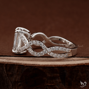 แหวนเพชรแล็บทรงมรกต 2 กะรัต แบบครอสโอเวอร์ ประดับเพชรเม็ดเล็กๆ รูปทรงปาเว่ ได้รับการรับรองจาก IGI ตัวเรือนทองคำขาว 10K แหวนหมั้น - Product Image 2