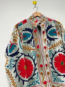 Veste élégante en velours gris brodée Suzani avec motif floral, col montant, manches longues, ouverture devant, vêtements d'extérieur pour femmes, automne - Product Image 4