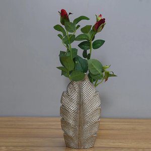 Trio de grands vases cylindriques élégants en métal noir, ornés de découpes dorées complexes en forme de branches, disponibles à prix de gros. - Product Image 3