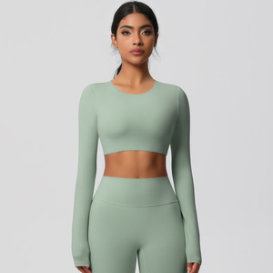 Ensemble 3 pièces de sport personnalisé pour femme : débardeur sans manches, pantalon froncé push-up, haut de yoga uni respirant et élastique à l'avant - Product Image 4