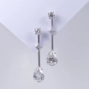 Boucles d'oreilles en or blanc avec diamants taille poire, couleur D, cultivés en laboratoire, certifiés IGI, style classique pour femme - Product Image 4