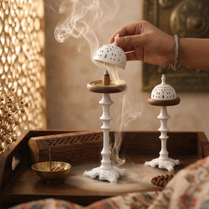Elegante Juego de Quemadores de Incienso de Metal Plateado con Soportes de Pedestal Ornamentados, Cúpulas Perforadas y Detalles de Madera, Decoración Moderna para Mesa - Product Image 6