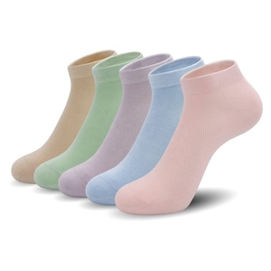 Chaussettes montantes unisexes en coton respirant (80 %) pour hommes, couleurs unies, sportives, pour le basketball et le yoga, vente en gros, collection printemps - Product Image 4