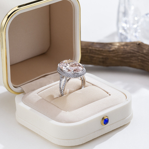 แหวนเพชรเมล็ดเดี่ยวทรงรีสีชมพู 18k รุ่น MSR-2119 จาก Messi Jewelry แหวนหมั้น - Product Image 6