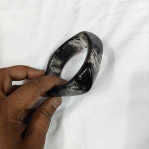 Brazalete Geométrico de Resina, Acrílico Vintage, Joyería Unisex, Patrón Marmoleado Negro y Gris - Product Image 5