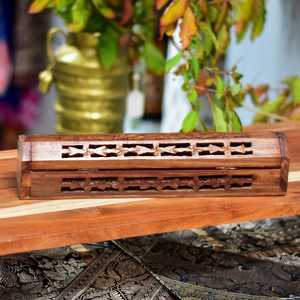 Quemador de incienso estilo antiguo, hecho a mano, de madera, rectangular, estilo tradicional, con recortes geométricos para aromaterapia. - Product Image 5