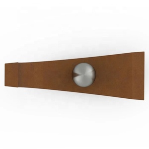 Urne funéraire Orbit en métal courbé en forme de vague avec sphère décorative, finition rouille, récipient pour cendres de crémation pour décoration commémorative - Product Image 5
