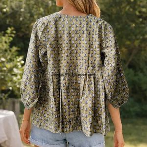 เสื้อคุर्ติสั้นลำลองสำหรับฤดูร้อนสำหรับผู้หญิง ผลิตจากผ้าฝ้าย 100% พิมพ์ลายด้วยมือ ยั่งยืนต่อสิ่งแวดล้อม จาก Wholesale Indus Art & Emporium - Product Image 3