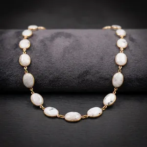 Collar de piedra lunar arcoíris natural con bisel de latón y cadena de latón |   Joyería con Colgante de Piedras Preciosas Hecho a Mano - Product Image 1