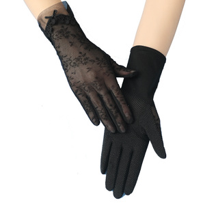 Guantes de Moda Negros para Mujer con Malla en la Parte Posterior, Diseño Personalizado Premium, Elegantes Guantes Negros para Dama, Malla Transpirable - Product Image 2