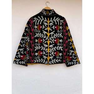Chaqueta Suzani de Terciopelo Negro Premium, Bordada con Flores, Cuello Alto, Estilo Bohemio, Manga Larga, Ropa de Invierno para Mujer - Product Image 4