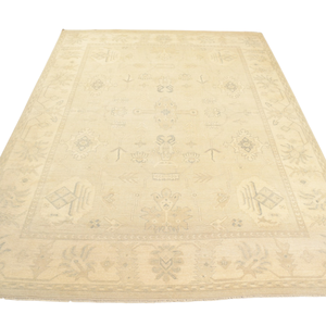 Tapis Oushak en laine noué à la main, à poils ras, pour usage domestique, aux motifs géométriques tribaux en médaillon, aux couleurs crème beige mat et gris ardoise doux - Product Image 6
