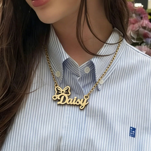 Collier Pendentif en Acier Inoxydable Plaqué Or, Design Nœud, Personnalisable avec Nom ou Mot, Bijou Charme pour Femme, Vente en Gros - Product Image 4