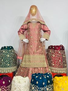 Ensemble Lehenga de mariée complet et lourd avec haut long, travail en pierre de Jarkan, 15 couleurs et 4 modèles de mariage d'hiver. - Product Image 4