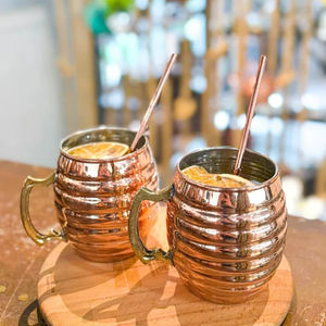 Mug martelé en cuivre pur pour Moscow Mule avec poignée dorée, idéal pour bière, cocktails et vodka – Vente en gros - Product Image 3