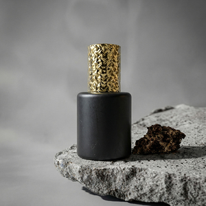 [SSM CHEMICAL] Pegamento Profesional para Pestañas Tipo SS para Marca Privada y OEM/ODM con Rápido Tiempo de Curado - Product Image 1