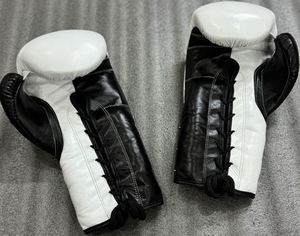 Ensemble de boxe pour adultes de haute qualité : Gants en cuir, protège-tête et protège-guêtres avec attache de poignet, emballage personnalisé pour l'entraînement - Product Image 4