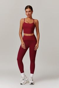 Leggings de course personnalisés pour femmes à compression élevée et soutien supérieur, avec brassière de sport assortie, anti-humidité, pour entraînement et activités sportives - Product Image 3