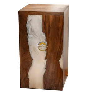 Urne funéraire unique en bois et onyx, artisanale, avec grain de bois naturel et élégante incrustation en pierre d'onyx par AYAANS - Product Image 2