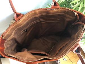 กระเป๋าโท้ทหนังแท้ 100% สำหรับผู้หญิง รุ่นใหม่ล่าสุด พร้อมสกรีนโลโก้ตามสั่ง ซิปหนังวัว ใช้ได้ทุกวัน สะพายไหล่ รุ่น LTB-0260 - Product Image 6