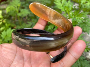 Pulseras sofisticadas de cuerno de búfalo, brazaletes blancos y negros naturales para mujer - Product Image 3