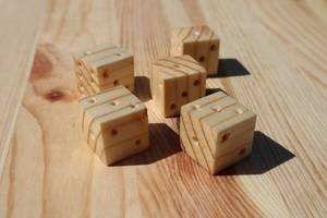 Dés de jeu en bois de qualité supérieure, faits à la main, dés carrés en bois pour jeux de table, commandes en gros, artisanat naturel - Product Image 4
