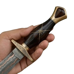 Couteau de chasse Bowie en acier Damas fait main, lame fixe, objet de collection pour l'extérieur, avec lame en acier détaillée et manche de qualité supérieure - Product Image 4