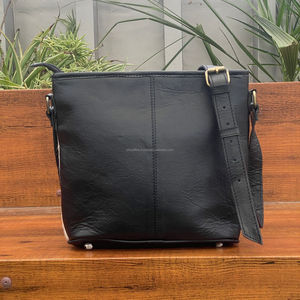 Venta caliente mujeres al por mayor pelo en cuero de vaca bandolera cuero genuino tachuelas lujo moda viaje para mujeres - Product Image 5