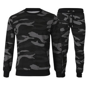Conjunto Deportivo de Sudadera con Capucha y Pantalones Jogger con Estampado Camuflado, Marca Privada, Corte Regular para Hombre, con Cordón Ajustable, Dos Piezas - Product Image 1