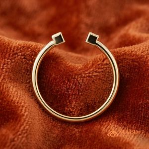 Bague en Moissanite Baguette, Manchette Ouverte Large en Or Massif, Bijoux Fins, Bague de Mariage pour Femme, Design de Luxe Brooklyn, Qualité Supérieure - Product Image 2