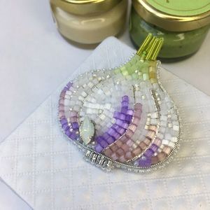 Broche fleurie brodée à la main, exquise et perlée, bijou de luxe pour toutes les occasions - Product Image 5