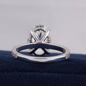 Anillo de Compromiso con Diamante Ovalado Cultivado en Laboratorio, Certificado por IGI: Halo Oculto, Banda Pavé - Product Image 5