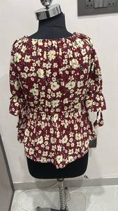 Top Corto Casual de Verano con Estampado Floral Color Granate Premium, Cuello Redondo, Manga Media, Puños con Lazo y Cintura Fruncida para Uso Diario al por Mayor - Product Image 4