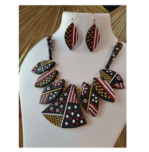 Ensemble collier et boucles d'oreilles en terre cuite de créateur, bijoux élégants et légers pour un usage festif, traditionnel et moderne - Product Image 4