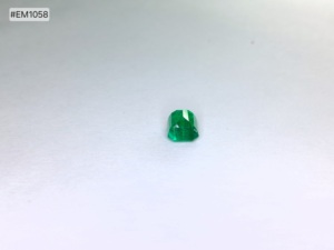 มรกตธรรมชาติ 100% จากแซมเบีย รูปทรงแปดเหลี่ยม 2.09 กะรัต พลอยแท้คุณภาพพรีเมียม ตัดเจียระไนอย่างแม่นยำ สำหรับเครื่องประดับสุดพิเศษ - Product Image 4