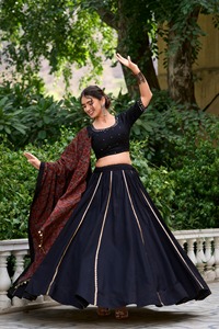 Lehenga Choli en coton noir uni pour femmes avec détails Gota Patti - Product Image 3